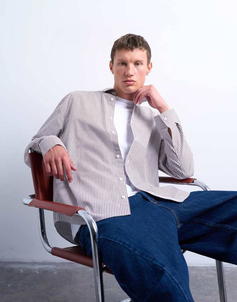 Topman - Locker geschnittenes, gestreiftes Hemd in Braun-Brown von Topman