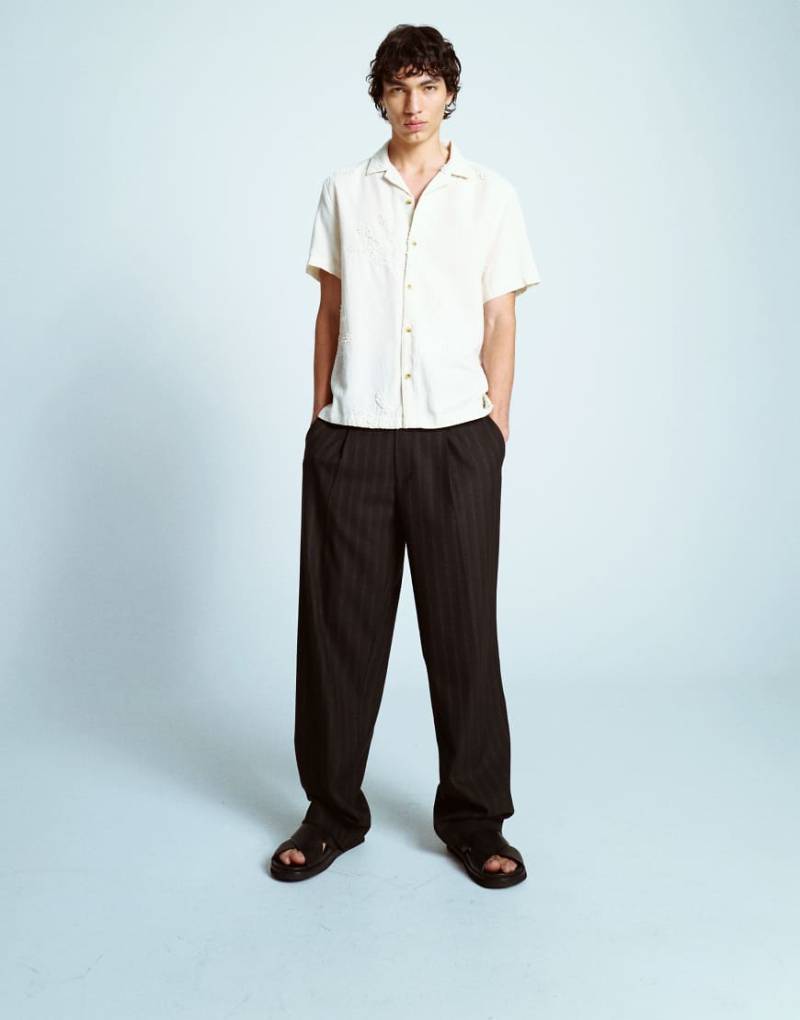 Topman - Nadelstreifen-Hose in Schwarz mit weitem Schnitt von Topman