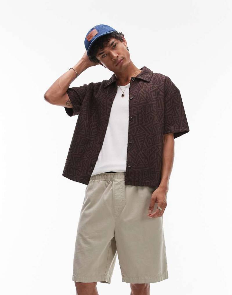 Topman - Relaxed-Fit-Hemd aus Jersey in Braun mit Knopfleiste und Jacquard-Detail von Topman