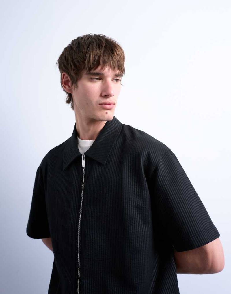 Topman - Relaxed-Fit-Hemd aus Seersucker in Schwarz mit Reißverschluss von Topman