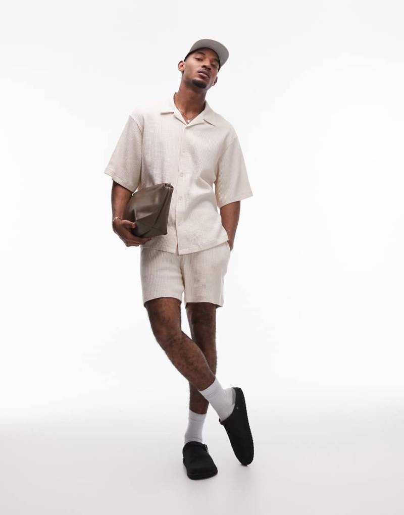 Topman - Relaxed-Fit-Hemd in Steinbeige aus Jersey mit Waffelstruktur und Knopfleiste-Neutral von Topman