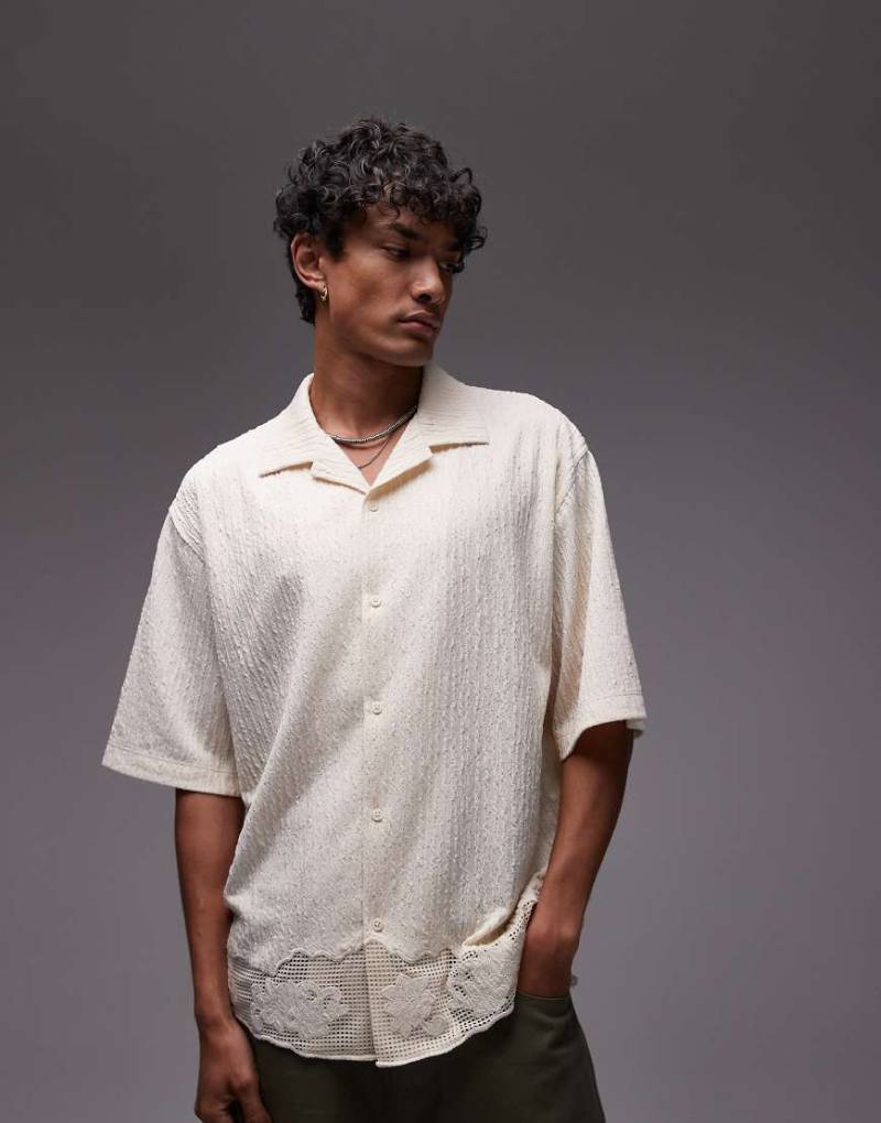 Topman - Relaxed-Fit-Hemd in hellem Stein aus Jersey mit durchgehender Knopfleiste und Spitzenbesatz-Neutral von Topman
