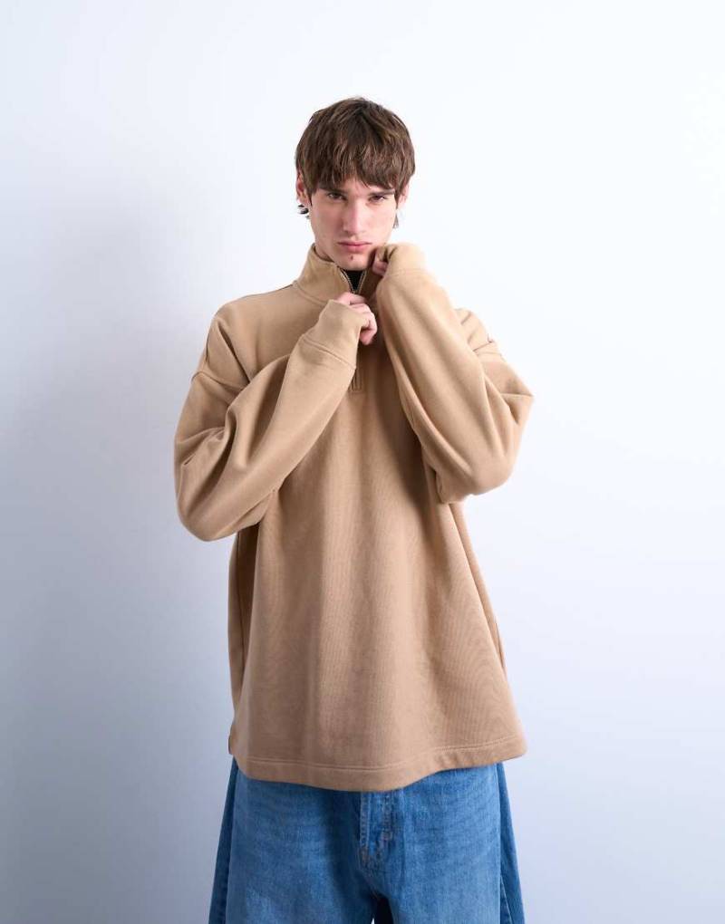 Topman - Oversize-Sweatshirt aus schwerem Stoff in dunklem Steinbeige mit kurzem Reißverschluss-Neutral von Topman