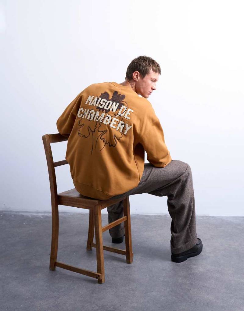 Topman - Oversize-Sweatshirt in Braun mit „Maison de Chambrey"-Stickerei auf dem Rücken-Brown von Topman