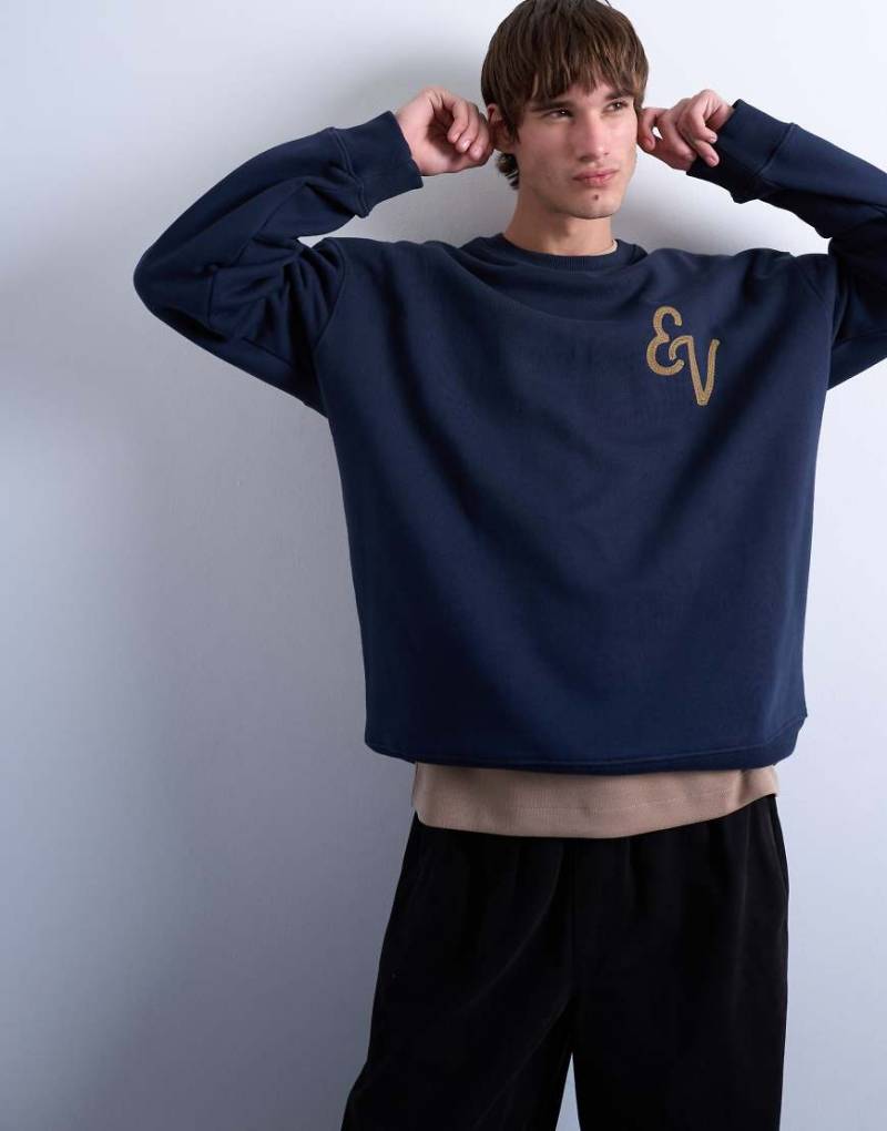 Topman - Oversize-Sweatshirt in Marineblau mit „East Village"-Stickerei von Topman
