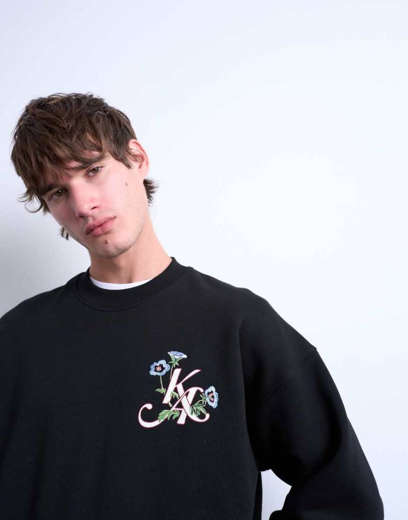 Topman - Oversize-Sweatshirt in Schwarz mit floraler Monogramm-Stickerei von Topman