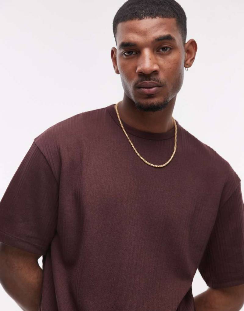 Topman - Oversize-T-Shirt in Braun mit strukturiertem Streifenmuster von Topman