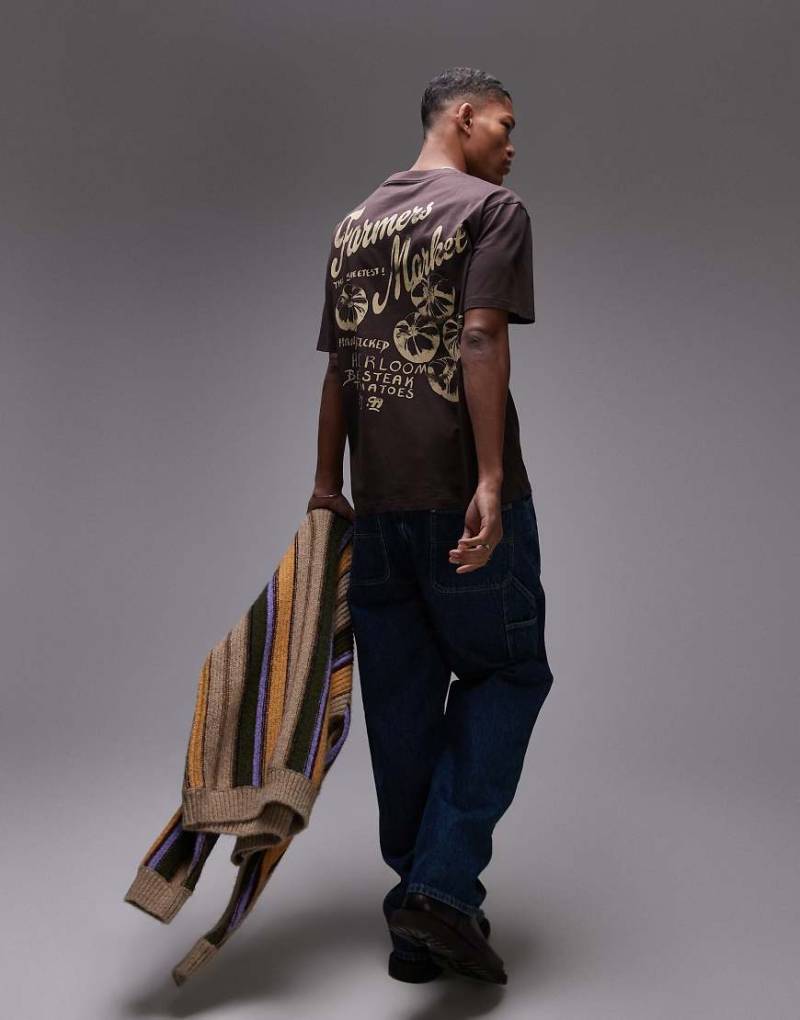Topman - Relaxed-Fit-T-Shirt in Dunkelbraun mit „Farmers Market"-Print auf Vorder- und Rückseite von Topman