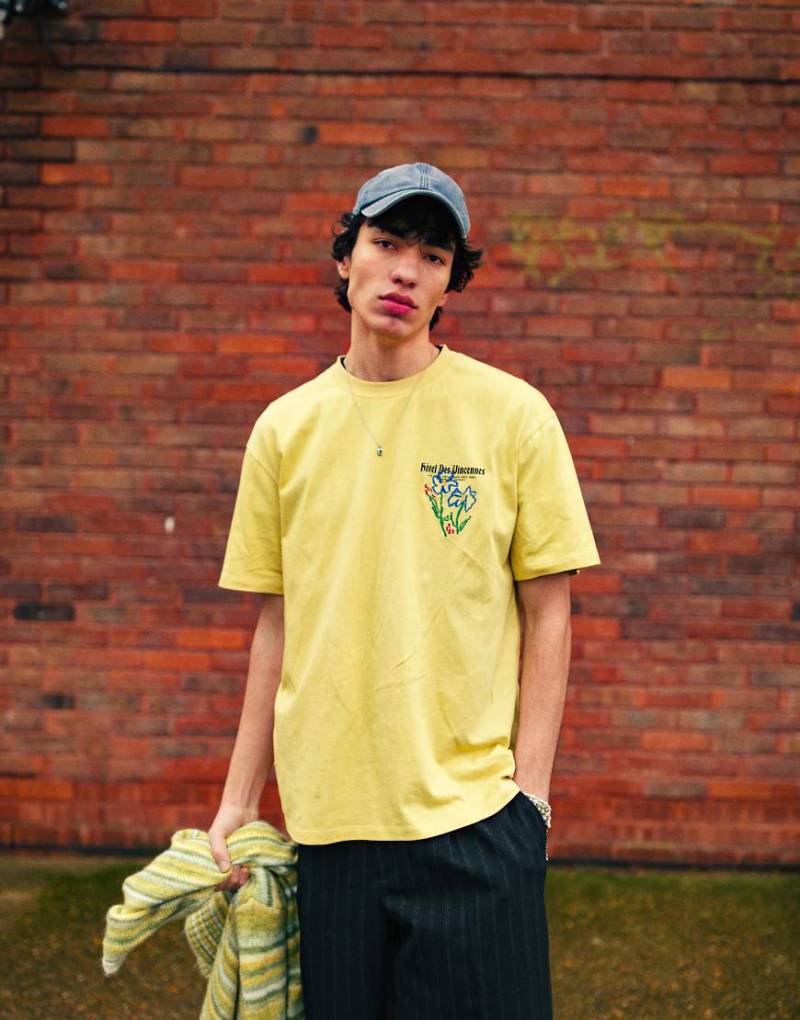 Topman - Relaxed-Fit-T-Shirt in Gelb mit „Hotel des Vincennes"-Print und Stickerei von Topman