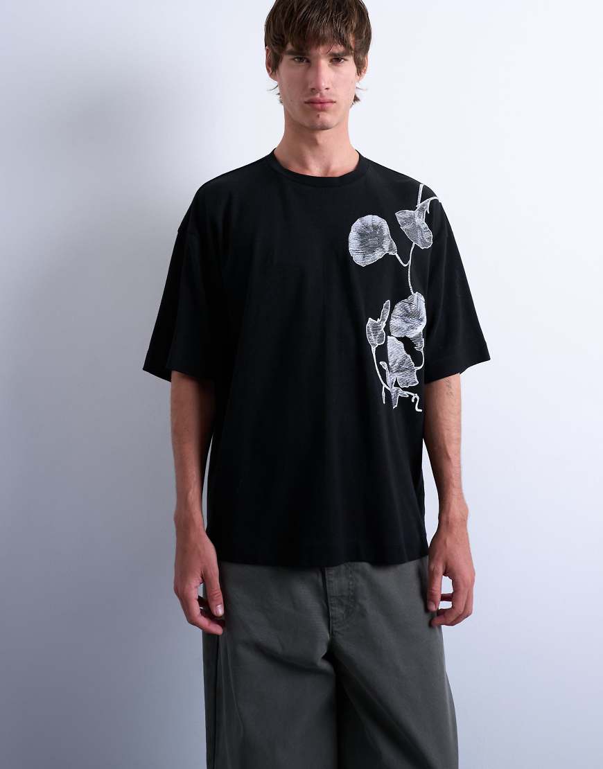Topman - Relaxed-Fit-T-Shirt aus Interlock-Stoff in Schwarz mit Blumenstickerei von Topman