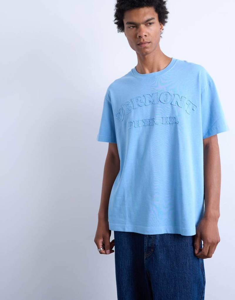 Topman - Relaxed-Fit-T-Shirt in verwaschenem Blau mit „Vermont Phys. Ed."-Stickerei von Topman