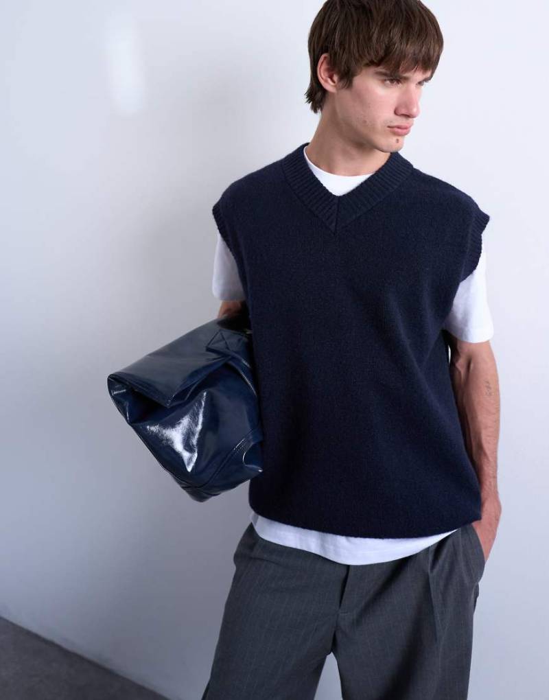 Topman - Gestricktes Oversize-Tanktop in Marineblau mit V-Ausschnitt von Topman