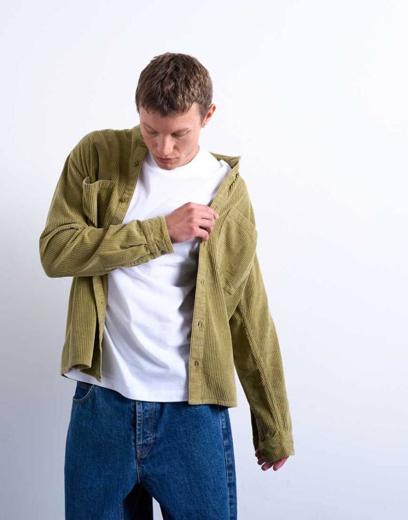 Topman - Regular Fit Cordhemd in verwaschenem Grün von Topman