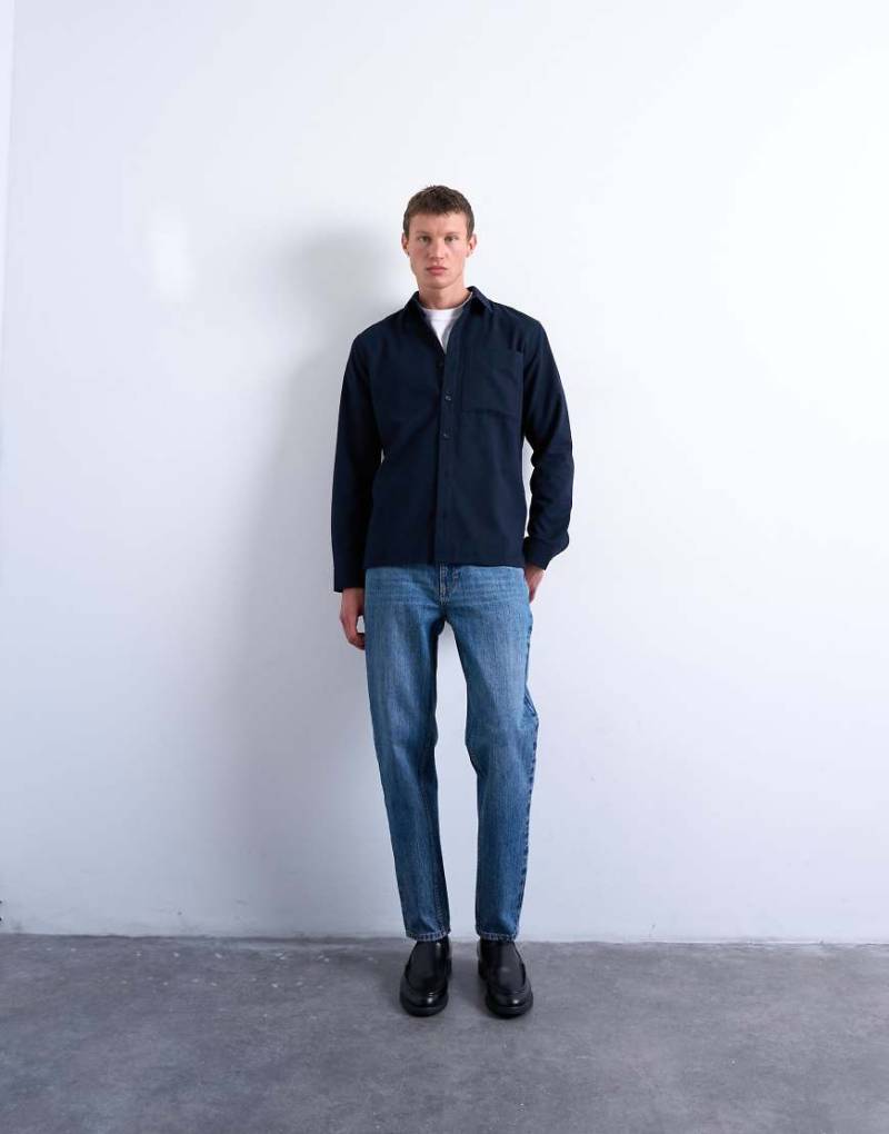 Topman - Schmal zulaufende Jeans aus festem Denim in mittlerer Waschung-Blau von Topman