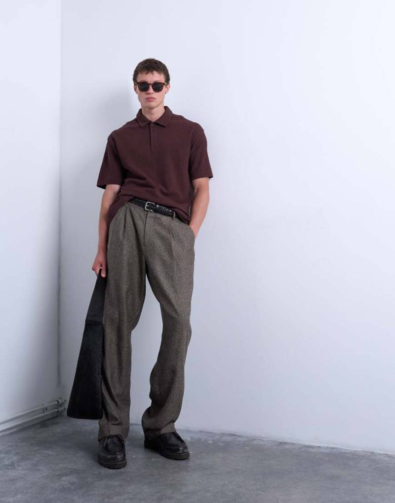 Topman - Anzughose in Braun mit Fischgrätmuster, weitem Bein und Zierfalten von Topman