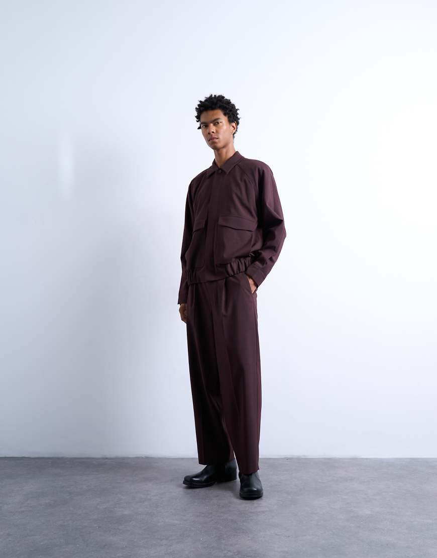 Topman - Schmal zulaufende Relaxed-Fit-Hose in Burgunderrot von Topman