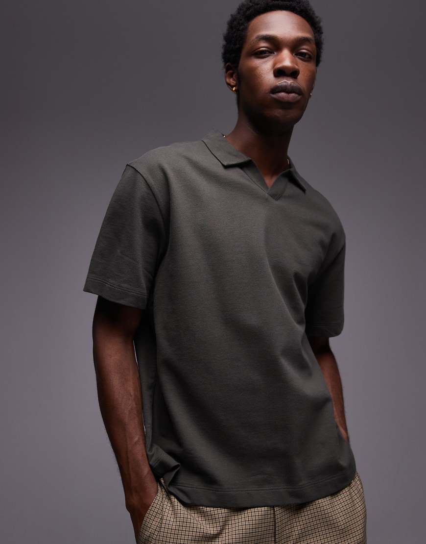 Topman - Cropped Fit Polohemd aus schwerem Stoff in Khaki mit Reverskragen-Grün Topman - Cropped Fit Polohemd aus schwerem Stoff in Khaki mit Reverskragen-Grün von Topman