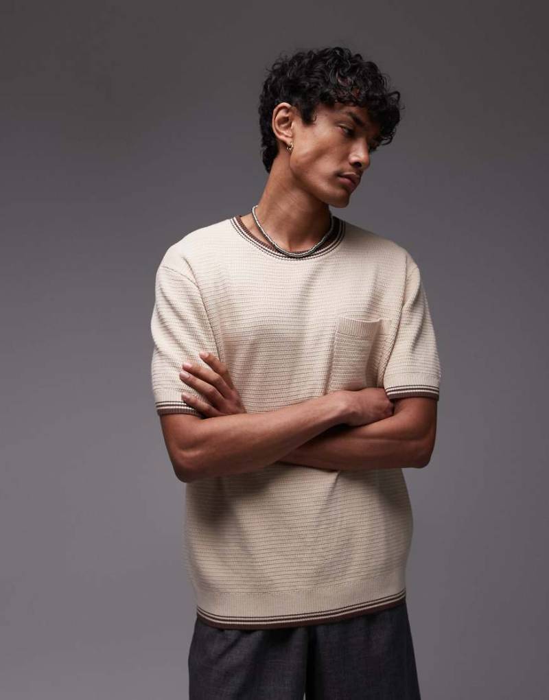Topman - T-Shirt aus gestricktem Ottoman-Stoff in Steinbeige mit paspeliertem Kragen und Saum-Neutral von Topman