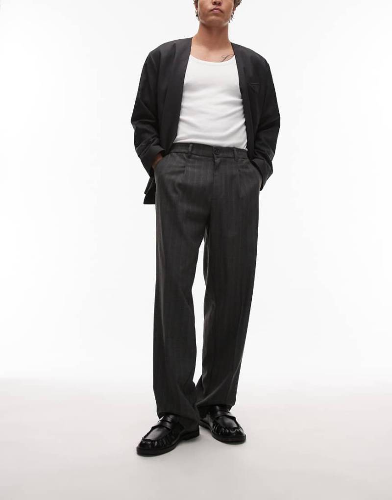 Topman - Weit geschnittene Hose in Hellgrau mit Nadelstreifen von Topman