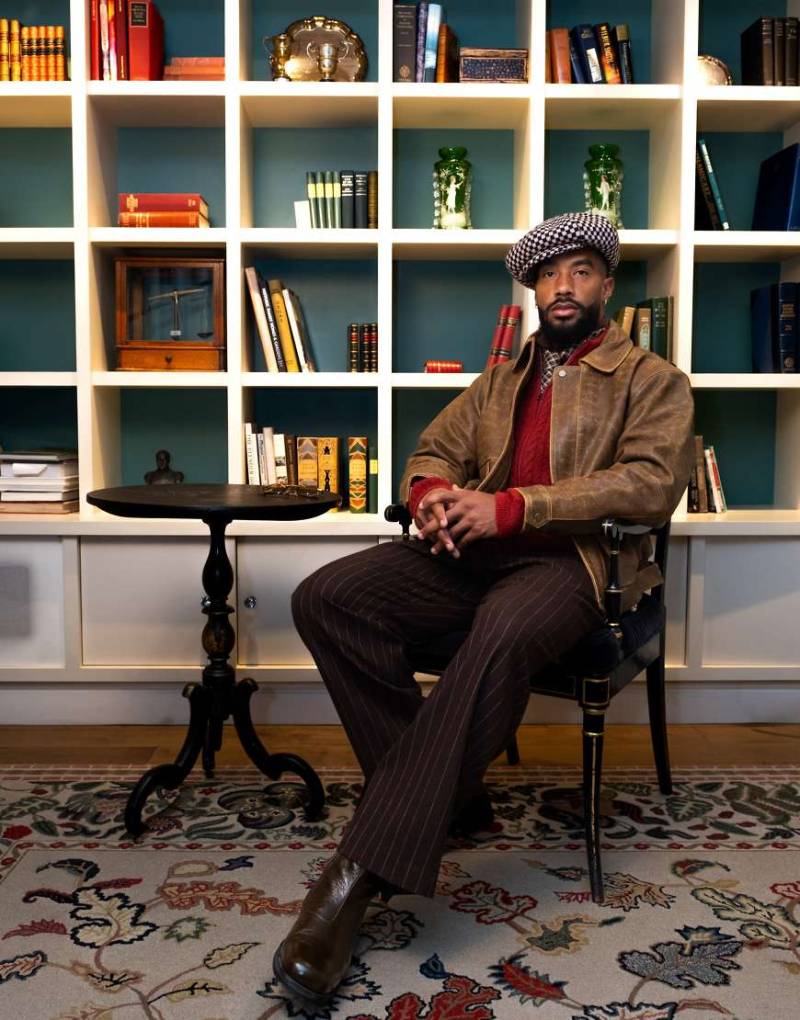 Topman - Weit geschnittene Hose in gestreiftem Braun mit Faltendetail von Topman