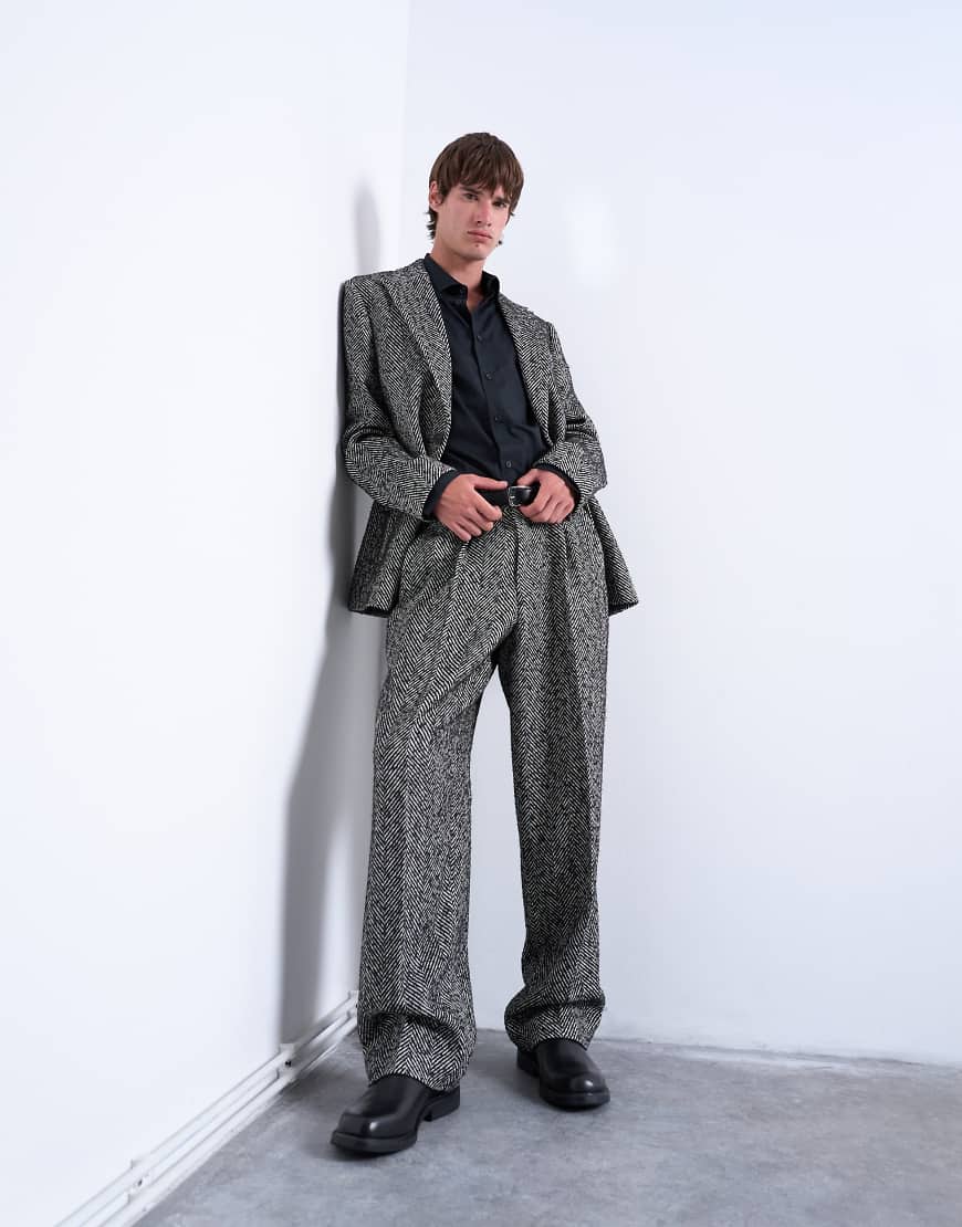 Topman - Weit geschnittene Wollmix-Hose in Schwarz mit Fischgrätmuster von Topman