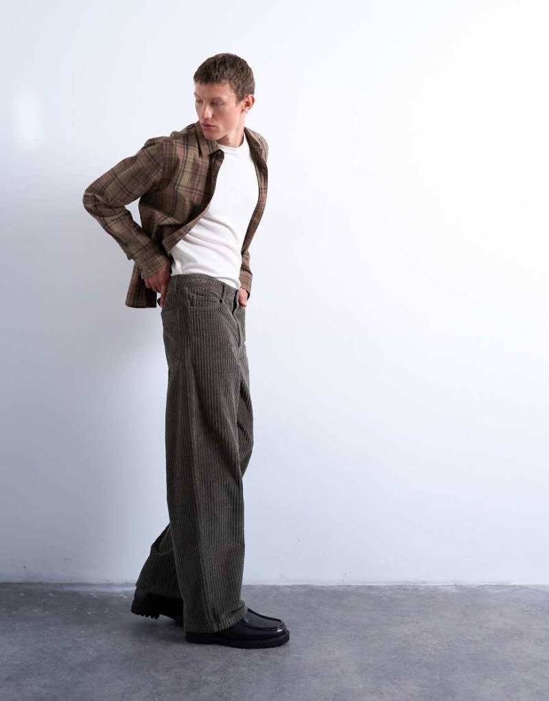Topman - Weite Hose aus Cord in Khaki-Grün von Topman