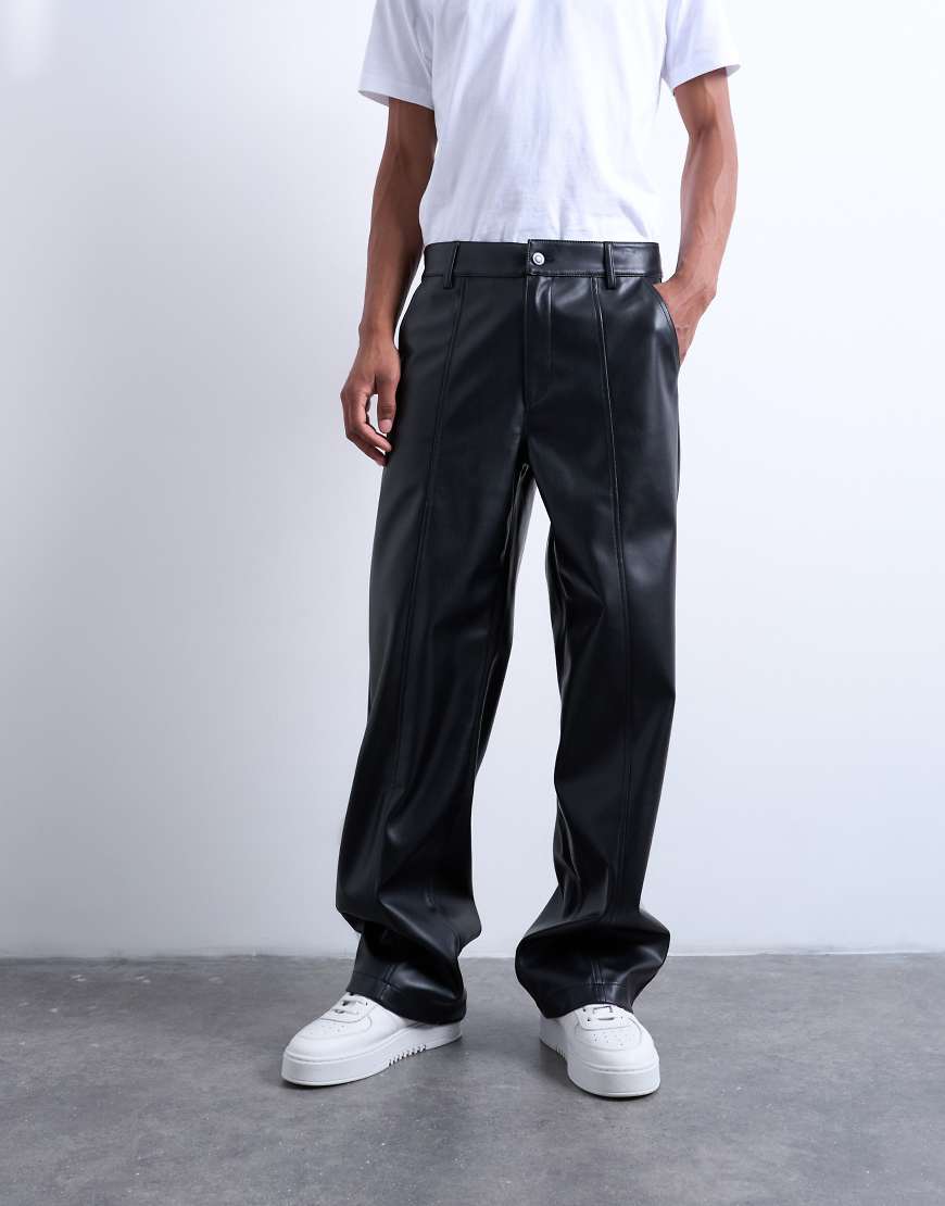Topman - Weite Hose aus Kunstleder in Schwarz von Topman
