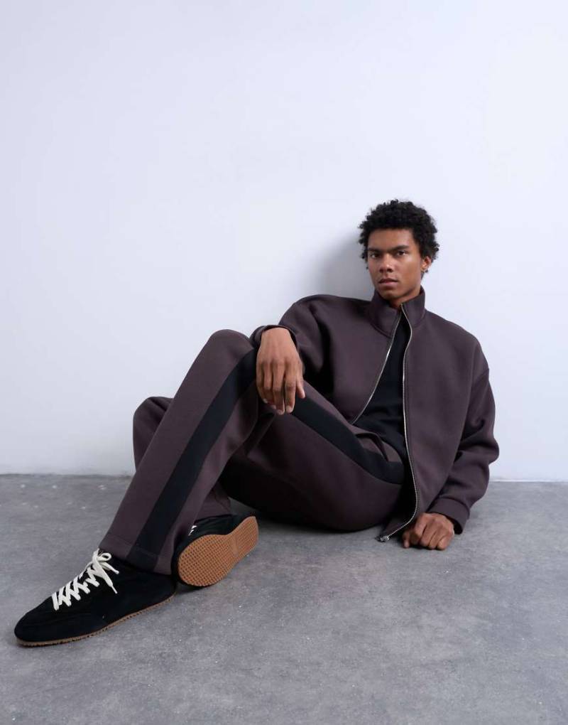 Topman - Weite Jogginghose in Braun mit gestreiftem Bahnendesign-Brown von Topman