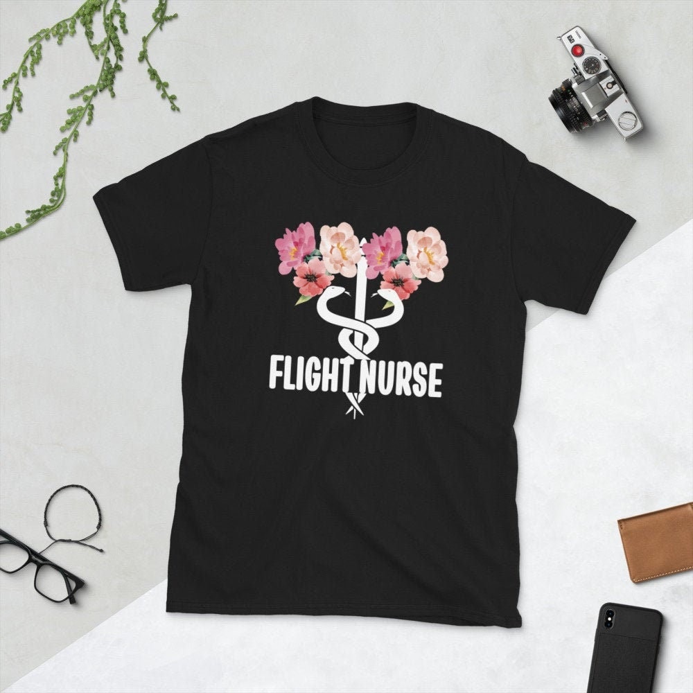 Flugkrankenschwester Wertschätzung Geschenke Rn Flug Stillen Unisex T-Shirt von TopoArtCo