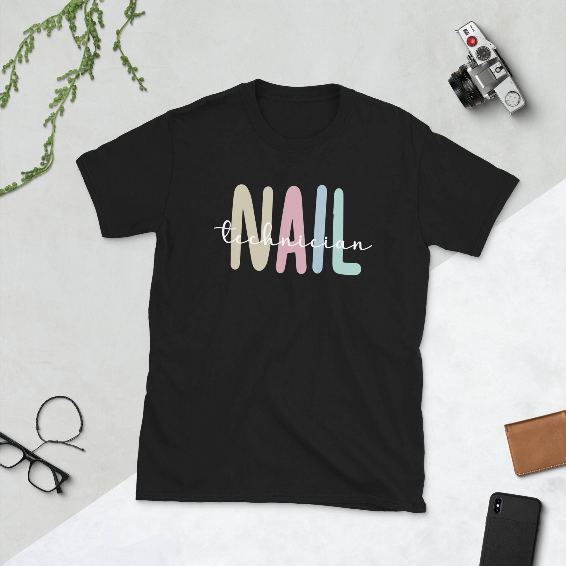 Nail Tech Geschenke Manicurist Artist Salon Unisex T-Shirt von TopoArtCo