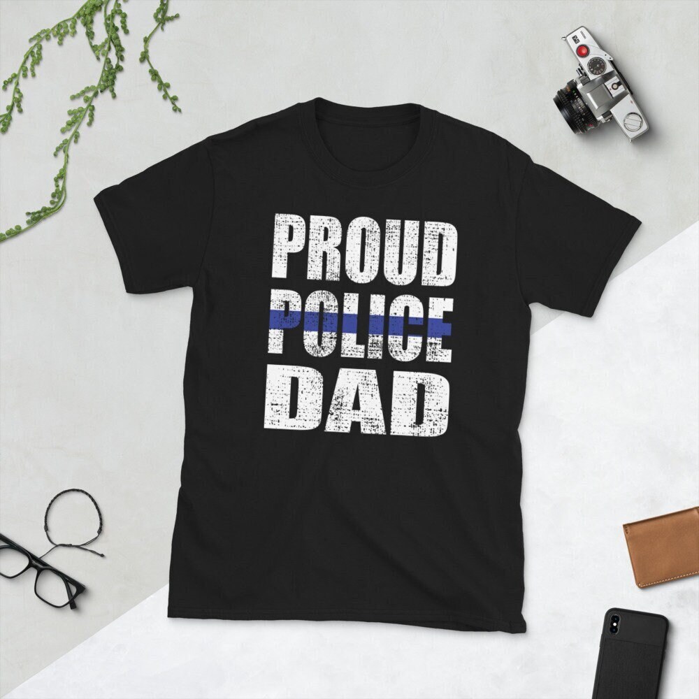 Polizei Papa Shirt | American Flag Blue Line Cop Father Stolzer Polizist Unisex T-Shirt von TopoArtCo