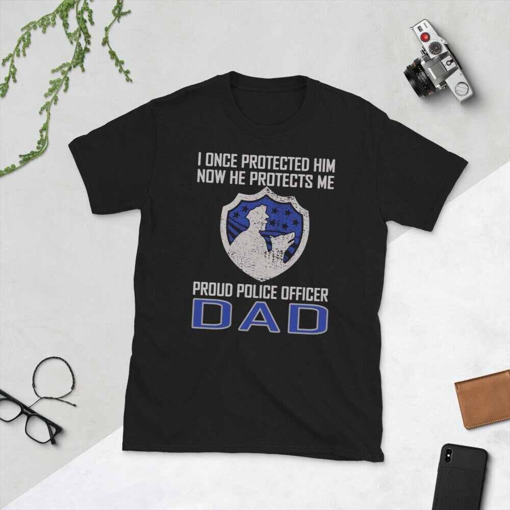 Polizei Papa Shirt | American Flag Blue Line Cop Father Stolzer Polizist Unisex T-Shirt von TopoArtCo