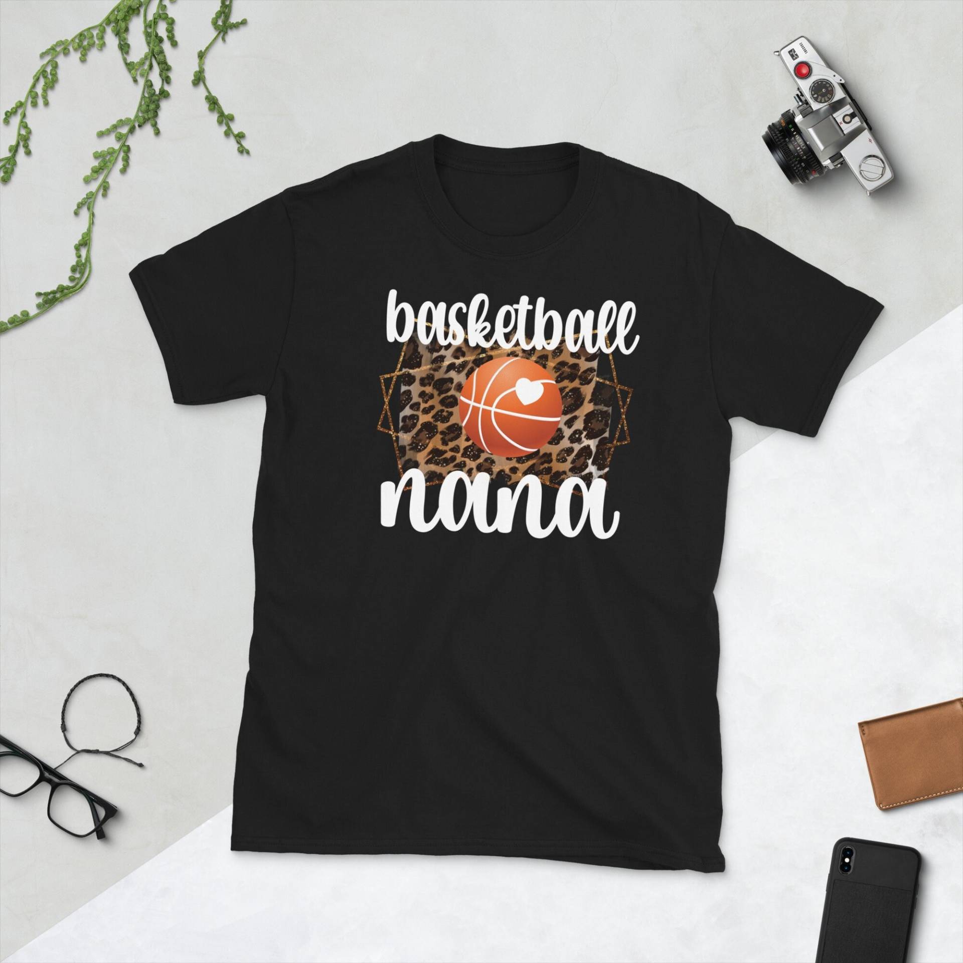 stolze Basketball Nana Von Spieler Oma Unisex T-Shirt von TopoArtCo