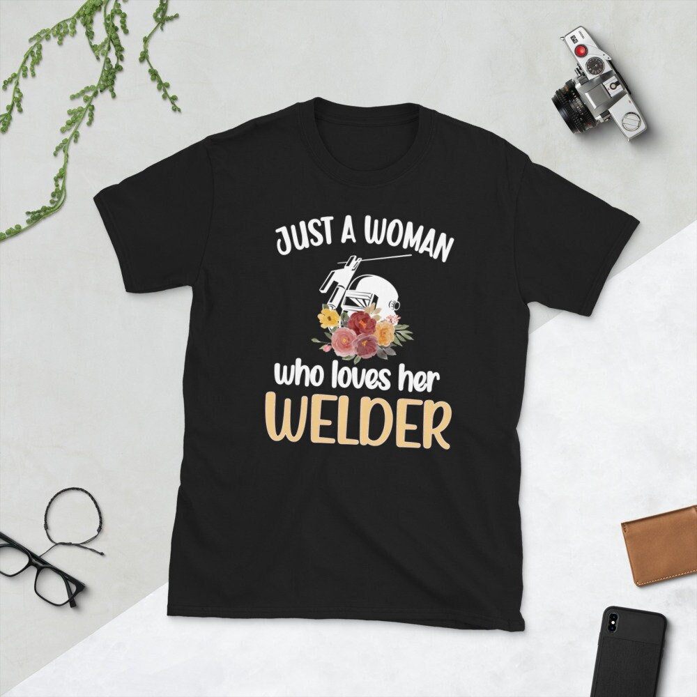 stolzer Schweißer Frau Geschenk Freundin Schweißen Unisex T-Shirt von TopoArtCo