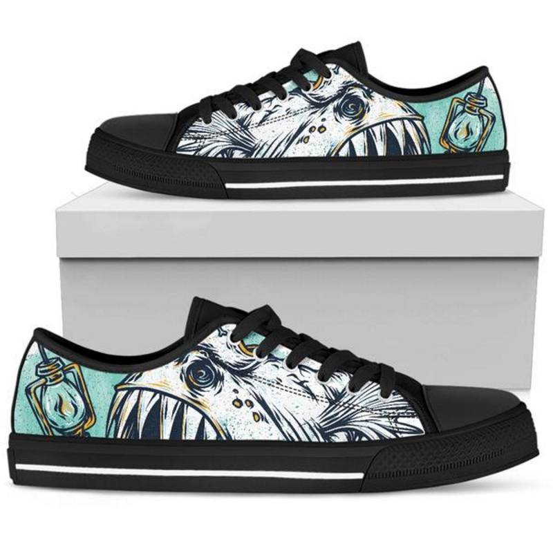 Light Fish Art Sneakers Damen Low Top Canvas Schuhe von TopsAndToes