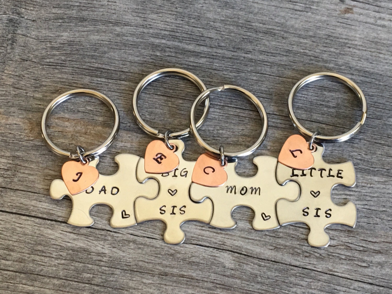 Familie Puzzle Piece Keychain Set W/Initial Herz, Geschenk Für Mama, Papa, Bruder, Schwester, Familie, Schlüsselanhänger von TopsailWinds