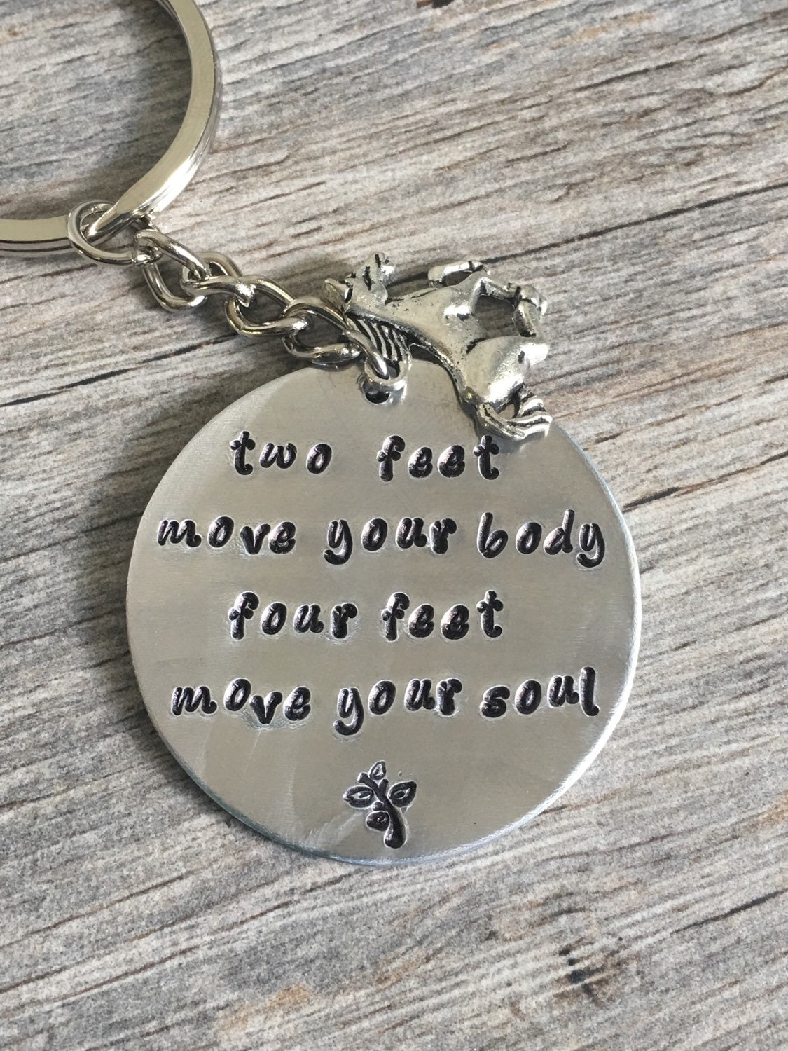 Hand Gestempelt Pferd Keychain, Reiter Geschenk, Pferdeliebhaber Zitat von TopsailWinds