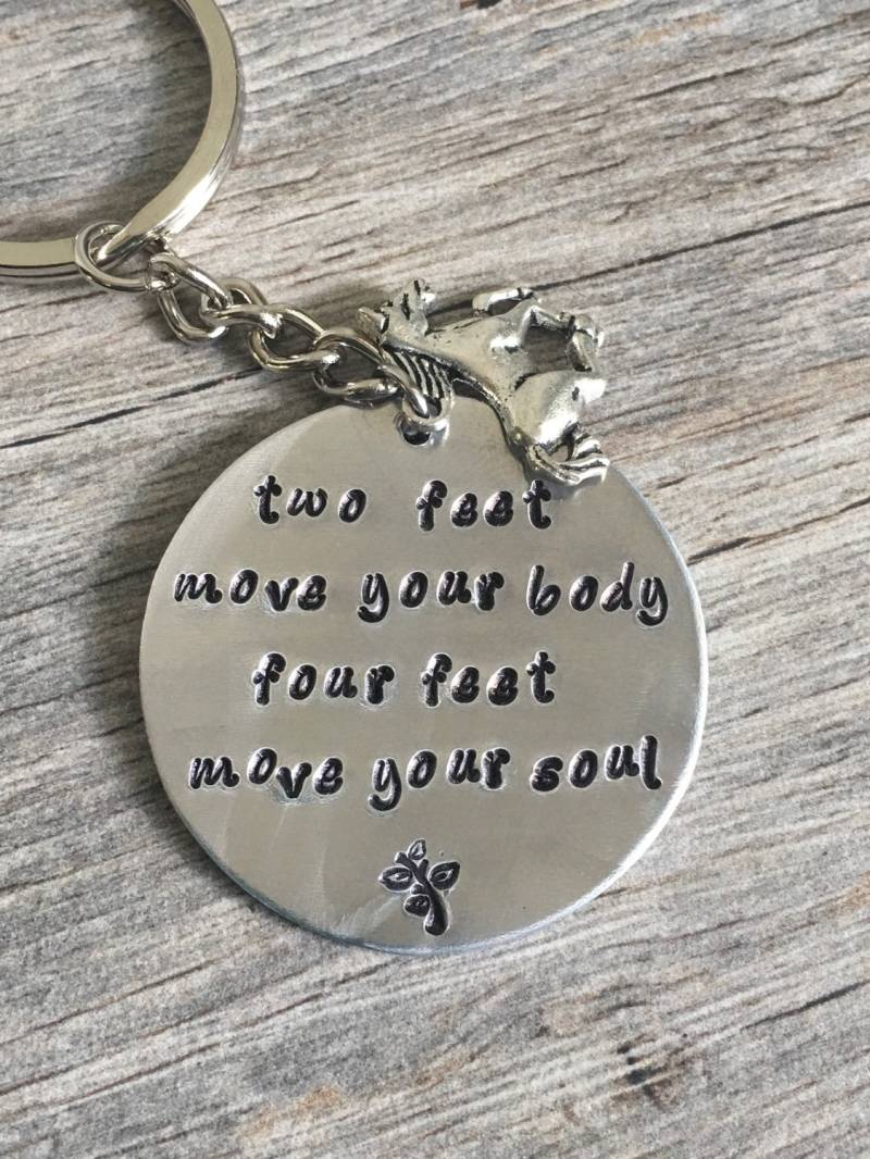 Hand Gestempelt Pferd Keychain, Reiter Geschenk, Pferdeliebhaber Zitat von TopsailWinds