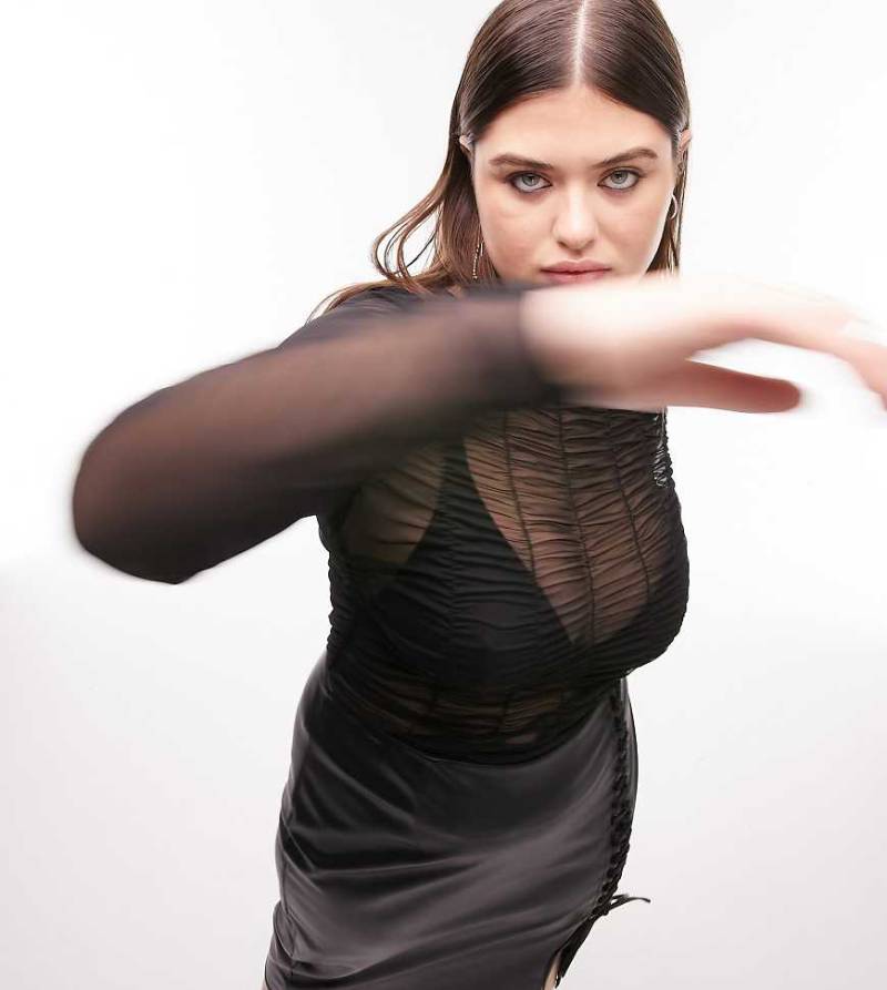 Topshop Curve - Langärmliges, gerafftes Oberteil aus strukturiertem Netzstoff in Schwarz mit Stehkragen-Grün von Topshop Curve