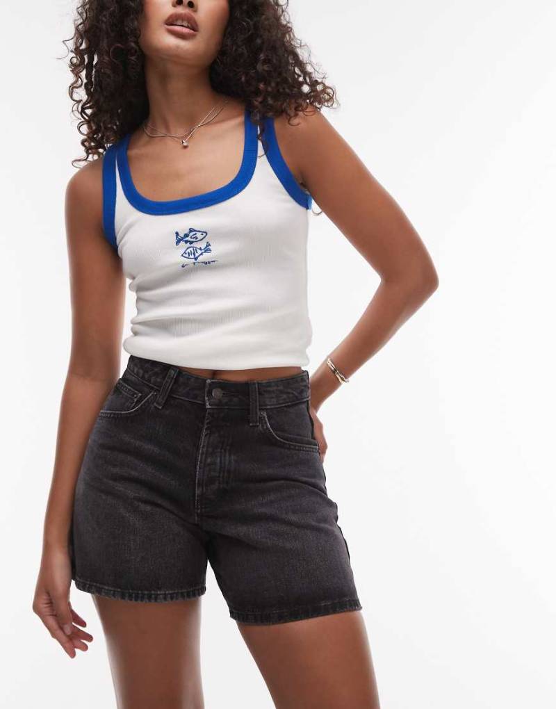 Topshop Hourglass - Editor - Jeansshorts in verwaschenem Schwarz von Topshop Hourglass