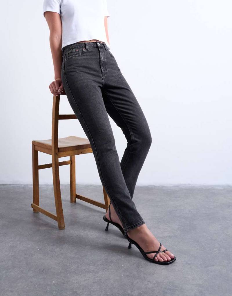 Topshop Hourglass - Original - Mom-Jeans in verwaschenem Schwarz mit hohem Bund Topshop Hourglass - Original - Mom-Jeans in verwaschenem Schwarz mit hohem Bund von Topshop Hourglass