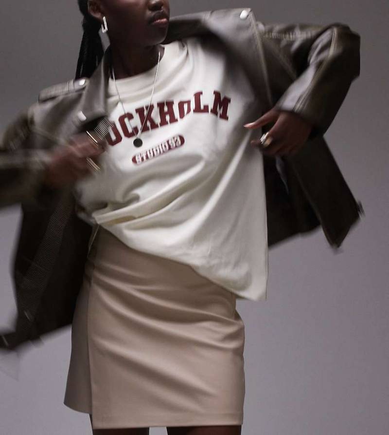 Topshop Tall - Minirock aus Kunstleder in Rehbraun mit Stufensaum-Neutral von Topshop Tall