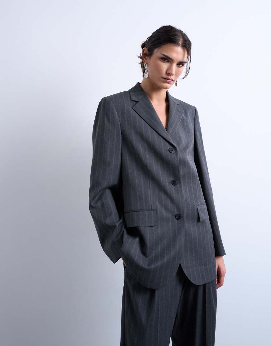 Topshop - 3-Knopf-Blazer in Anthrazit mit Nadelstreifen und maskulinem Schnitt, Kombiteil-Grau Topshop - 3-Knopf-Blazer in Anthrazit mit Nadelstreifen und maskulinem Schnitt, Kombiteil-Grau von Topshop