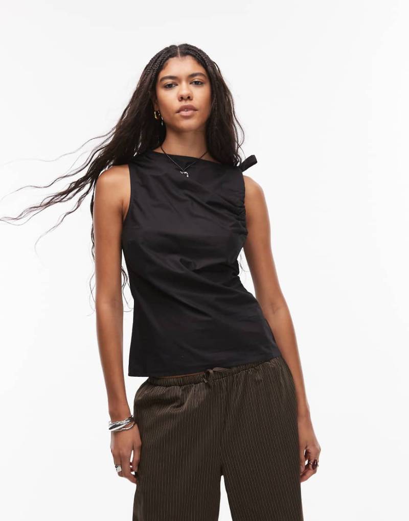 Topshop - Ärmelloses Oberteil aus Popeline in Schwarz mit geraffter Schulterpartie von Topshop