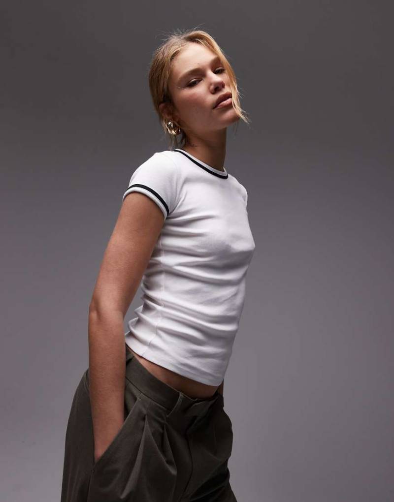 Topshop - Alltags-T-Shirt in Weiß mit farblich abgesetzten Abschlüssen von Topshop