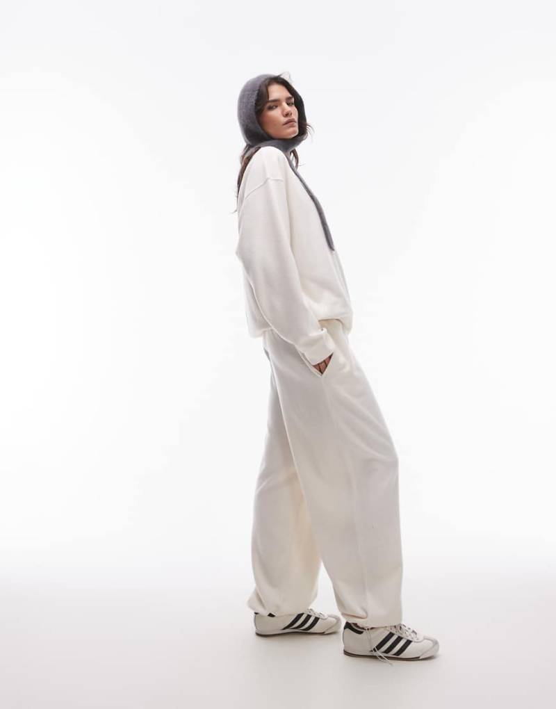 Topshop - Angeraute Jogginghose in Creme mit Bündchen-Weiß von Topshop