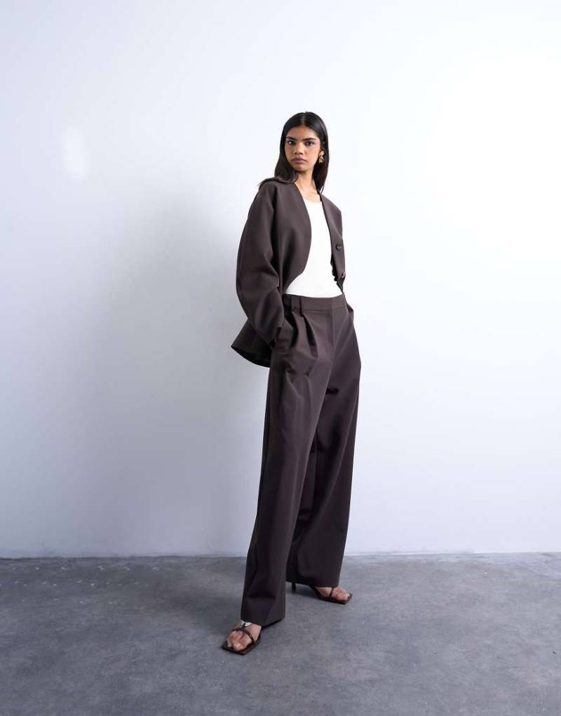 Topshop - Anzughose in Braun mit doppelten Bundfalten-Brown von Topshop