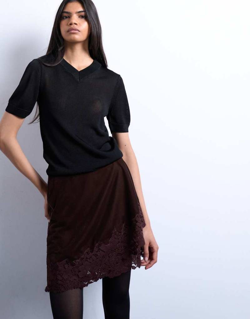 Topshop - Asymmetrischer Minirock aus Samt in Schokobraun mit Spitzenbesatz-Brown Topshop - Asymmetrischer Minirock aus Samt in Schokobraun mit Spitzenbesatz-Brown von Topshop