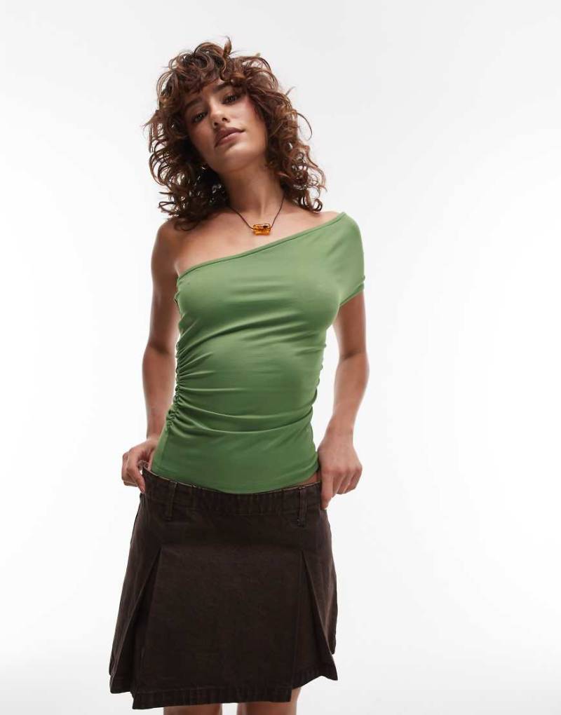 Topshop - Asymmetrisches, gerafftes Top in Grün mit One-Shoulder-Träger von Topshop