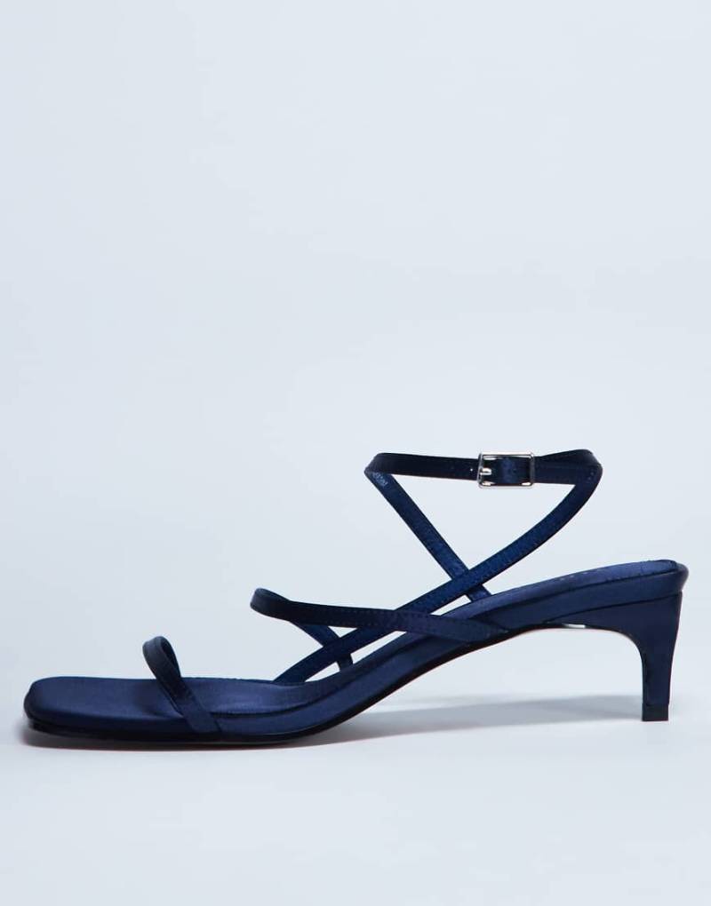 Topshop - Autumn - Minimalistische Sandaletten in Marineblau mit mittelhohem Absatz von Topshop